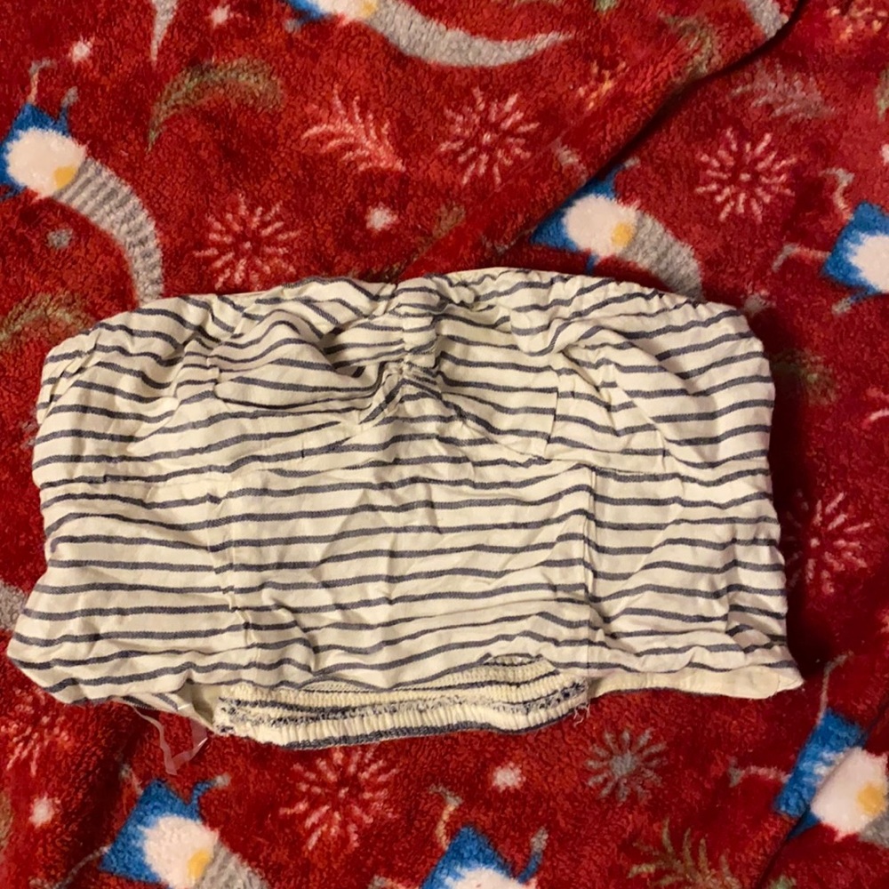Striped cropped top with twist in the middle